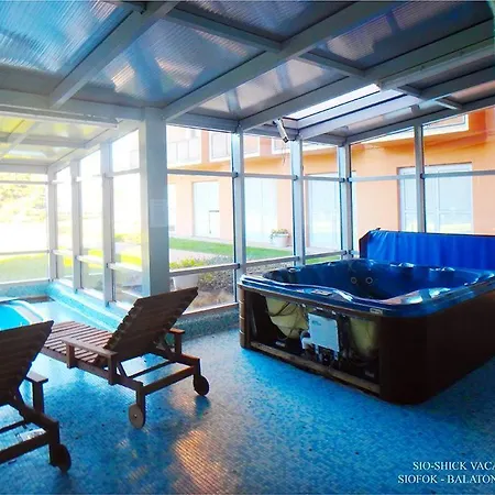 Lägenhet Aqua Aranypart Apartman *